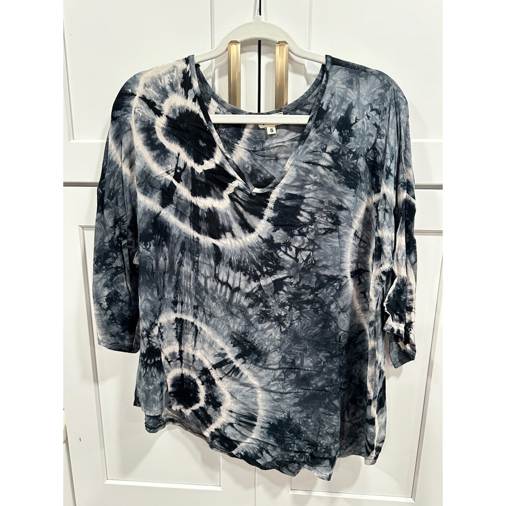 POL Tie Dye V-Neck Top Grey Black Spiral Boho Rayon TKT521 Small